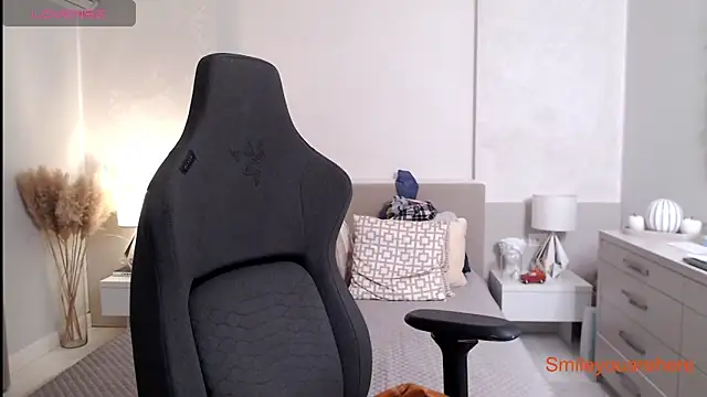 Smileyouarehere online show from October 22, 1:49 am