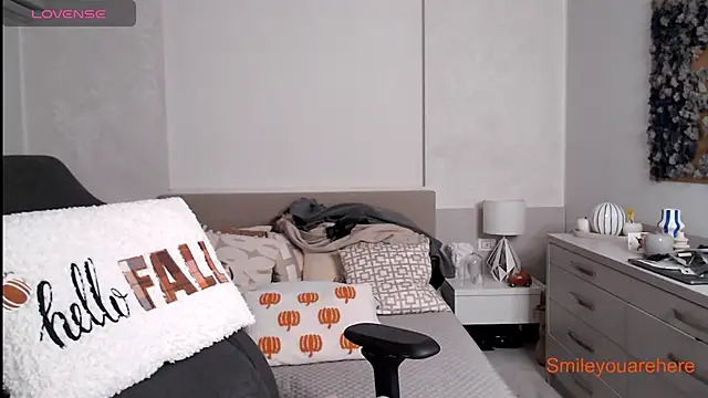 Smileyouarehere online show from November 19, 2:44 am