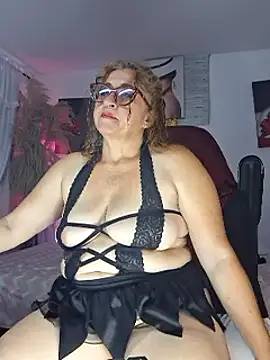 Snapshot of evelin_hott chatting on February 28, 1:05 am evelin hott online show from February 28, 1:05 am