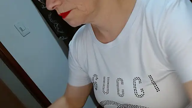 asleycavta online show from November 13, 6:01 pm