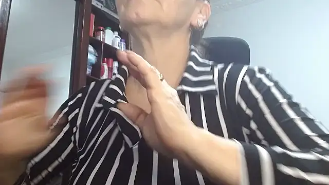 asleycavta online show from December 18, 9:29 pm