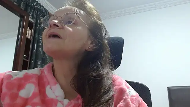 Snapshot of asleycavta chatting on October 8, 3:52 am asleycavta online show from October 8, 3:52 am