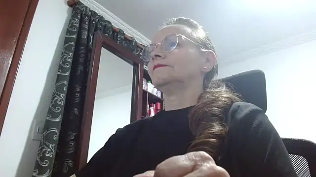 asleycavta online show from November 4, 7:50 pm