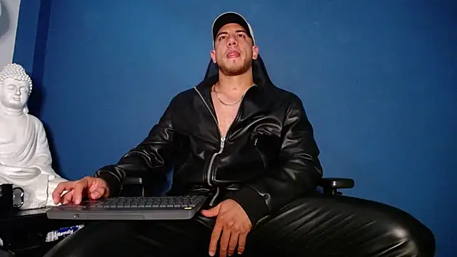 Snapshot of Maxxxpowerful chatting on November 5, 4:43 pm Maxxxpowerful online show from November 5, 4:43 pm