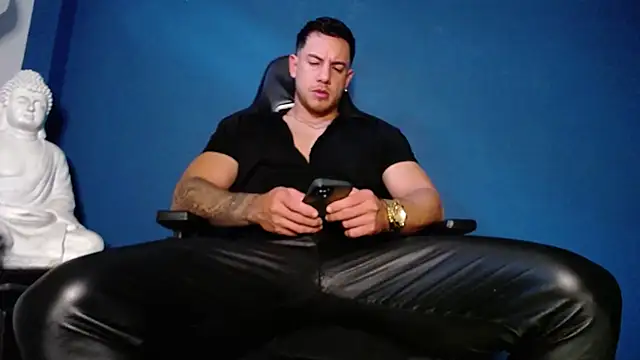 Snapshot of Maxxxpowerful chatting on November 3, 4:10 pm Maxxxpowerful online show from November 3, 4:10 pm