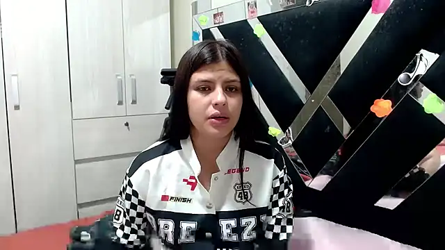 Snapshot of katery_wok11 chatting on June 23, 12:19 am katery wok11 online show from June 23, 12:19 am