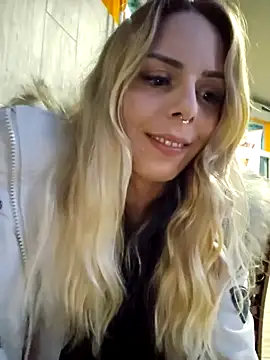 Snapshot of Mia_Railey chatting on December 14, 12:33 am Mia Railey online show from December 14, 12:33 am