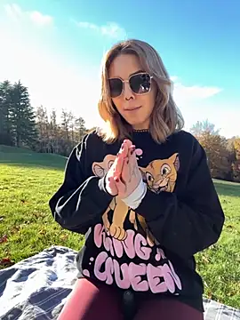 Mia Railey online show from November 3, 1:58 pm