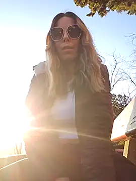 Snapshot of Mia_Railey chatting on February 27, 4:21 pm Mia Railey online show from February 27, 4:21 pm