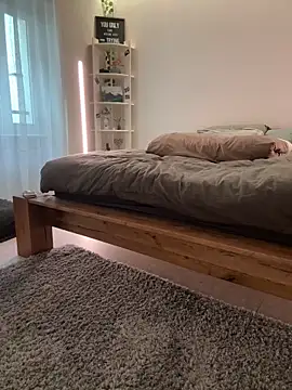 Mia Railey online show from December 15, 2:45 pm