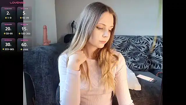 Snapshot of Frosty_Princess chatting on December 2, 2:19 pm Frosty Princess online show from December 2, 2:19 pm