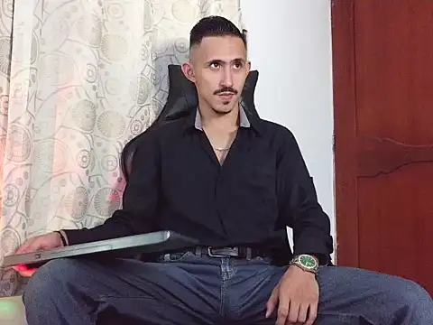 HomeAloneK online show from April 16, 7:47 pm