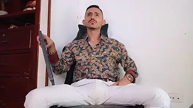 HomeAloneK online show from November 25, 7:36 pm