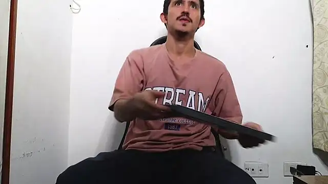 HomeAloneK online show from February 17, 7:22 pm