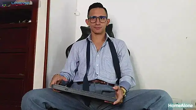 HomeAloneK online show from December 2, 7:48 pm