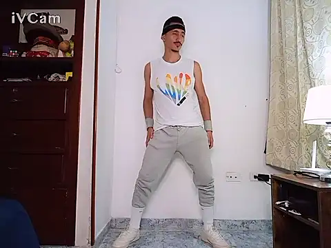 HomeAloneK online show from November 30, 7:47 pm