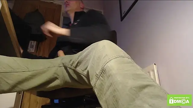 Snapshot of eatmycum4you_1baller chatting on February 19, 4:59 pm eatmycum4you 1baller online show from February 19, 4:59 pm