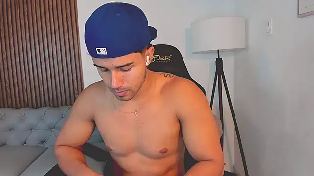 liam collins21 online show from October 17, 11:56 am
