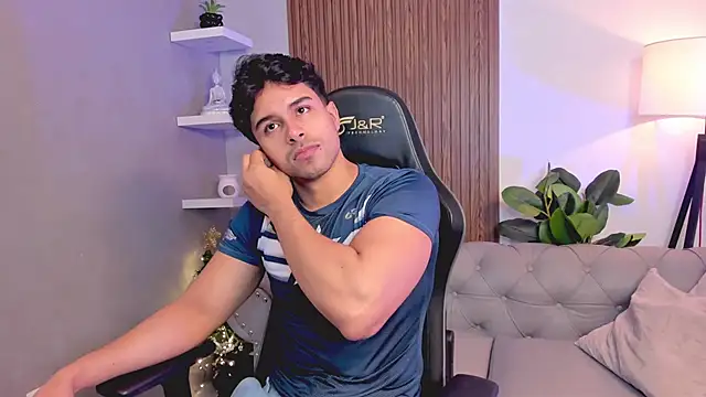 liam collins21 online show from December 18, 12:09 pm