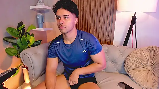 liam collins21 online show from December 3, 12:04 pm