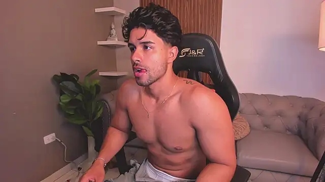 liam collins21 online show from April 16, 11:55 am