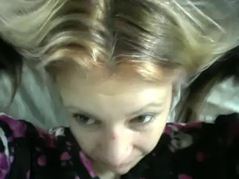 Snapshot of Paulita_x3 chatting on May 29, 12:11 pm Paulita x3 online show from May 29, 12:11 pm