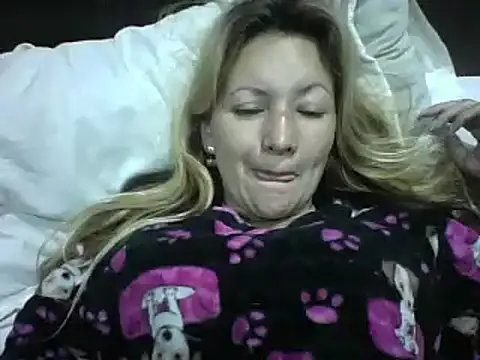 Snapshot of Paulita_x3 chatting on May 3, 8:30 am Paulita x3 online show from May 3, 8:30 am
