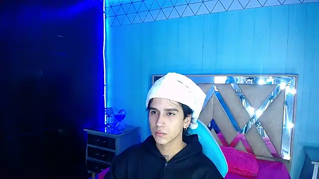 alex 477 online show from December 18, 11:25 am