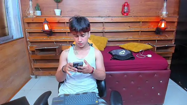 Snapshot of alex_477 chatting on September 19, 11:47 am alex 477 online show from September 19, 11:47 am