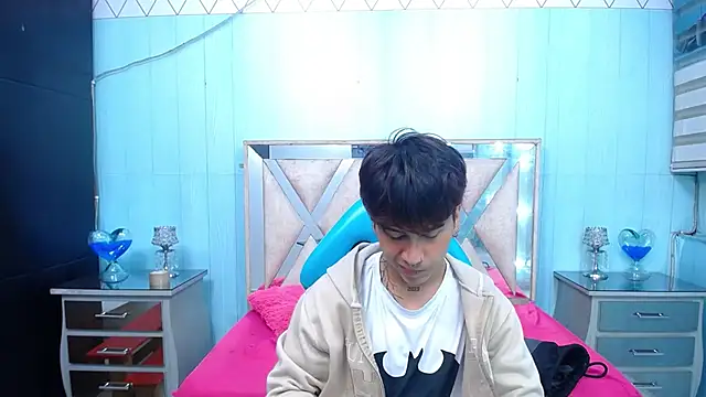 Snapshot of alex_477 chatting on September 23, 11:39 am alex 477 online show from September 23, 11:39 am