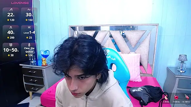 Snapshot of alex_477 chatting on July 6, 11:39 am alex 477 online show from July 6, 11:39 am