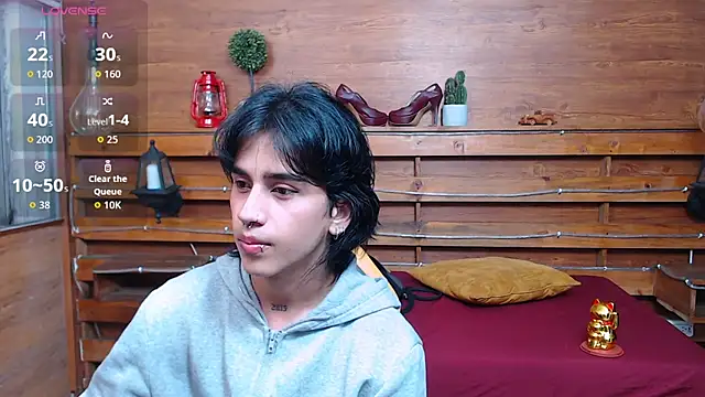 Snapshot of alex_477 chatting on July 8, 11:33 am alex 477 online show from July 8, 11:33 am