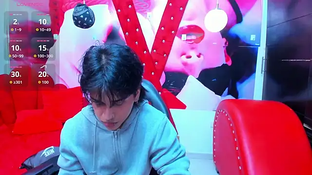 Snapshot of alex_477 chatting on July 10, 11:43 am alex 477 online show from July 10, 11:43 am