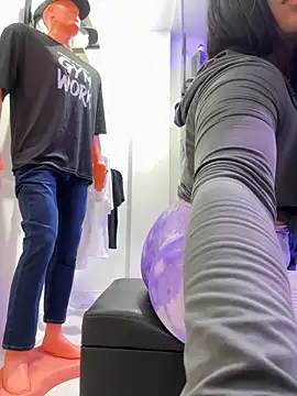 Snapshot of kim_monti chatting on November 16, 11:04 am kim monti online show from November 16, 11:04 am