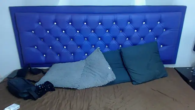 Snapshot of kiwii_nasty chatting on October 21, 10:53 pm kiwii nasty online show from October 21, 10:53 pm