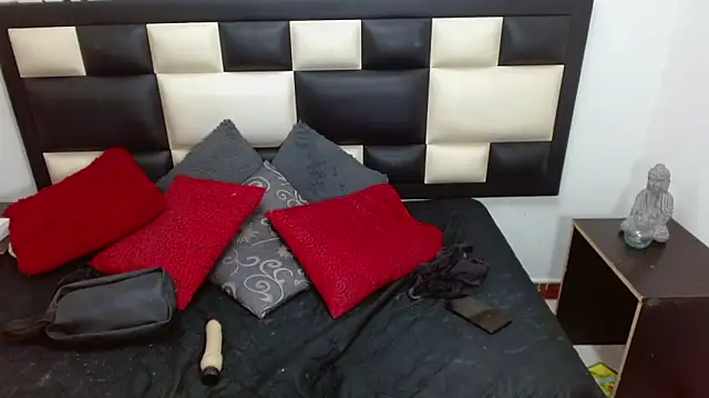 Snapshot of kiwii_nasty chatting on November 9, 6:01 pm kiwii nasty online show from November 9, 6:01 pm