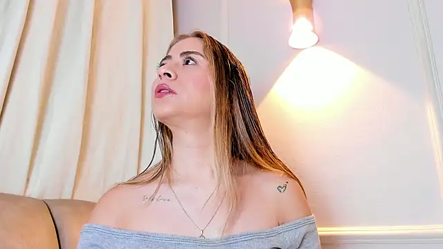 Lia walton online show from December 22, 12:05 pm