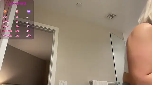 xoxoxjenn online show from March 16, 11:47 am