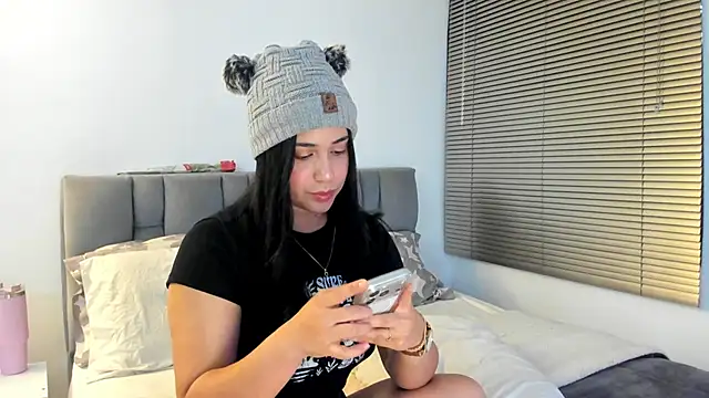 Gigi-bom online show from March 10, 9:41 pm