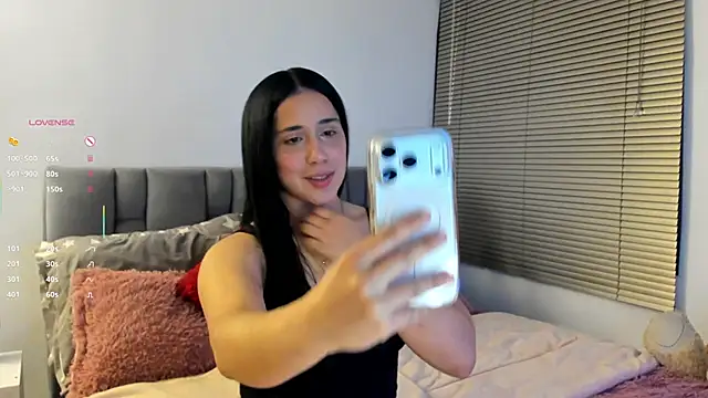 Snapshot of Gigi-bom chatting on June 8, 1:00 am Gigi-bom online show from June 8, 1:00 am