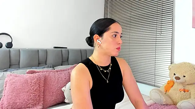 Gigi-bom online show from November 15, 12:03 am