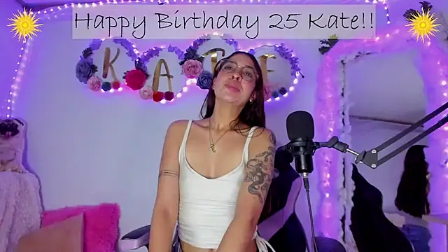 Snapshot of KATERAW chatting on April 5, 3:57 am KATERAW online show from April 5, 3:57 am