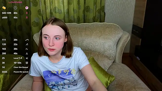 Snapshot of Cowell_Adelina chatting on June 17, 1:54 pm Cowell Adelina online show from June 17, 1:54 pm