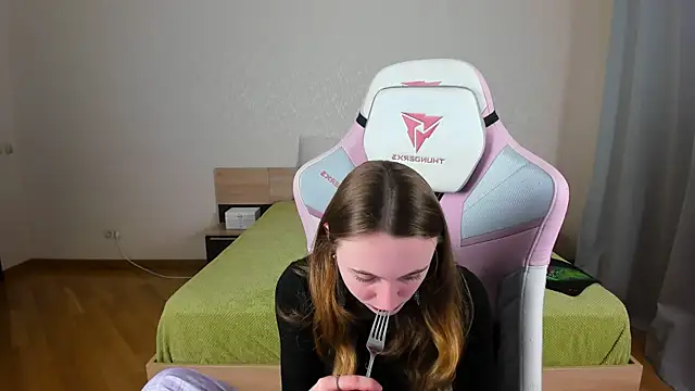 Cowell Adelina online show from November 29, 9:31 am