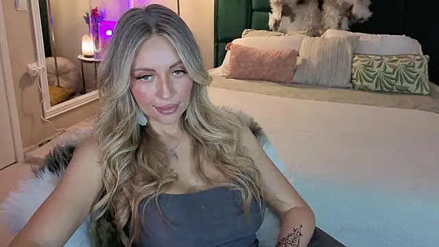 JoanneGG online show from February 1, 8:12 am