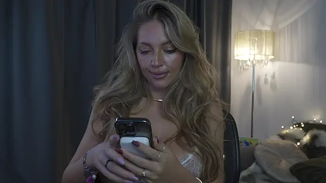 JoanneGG online show from November 16, 6:07 am