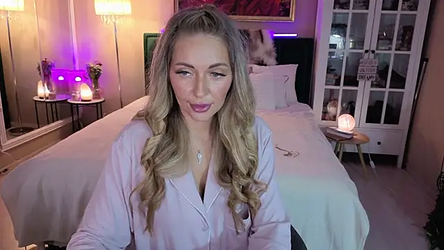 JoanneGG online show from February 7, 10:12 am