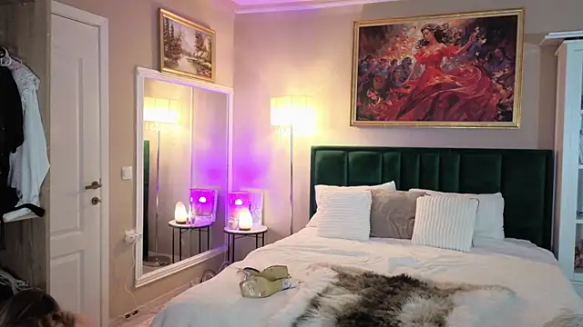 JoanneGG online show from April 4, 7:37 am