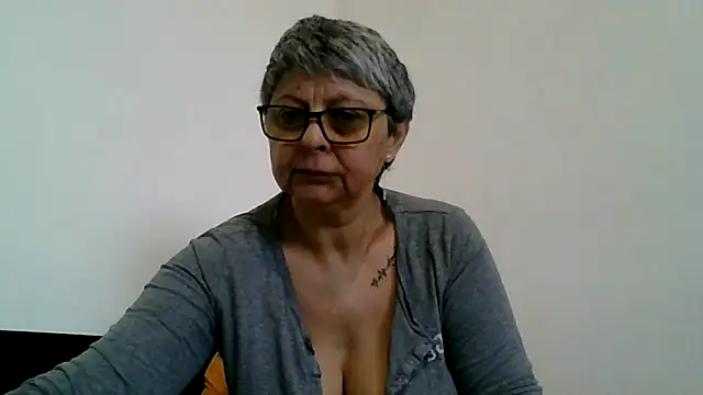 roseblak42 online show from March 28, 7:31 am