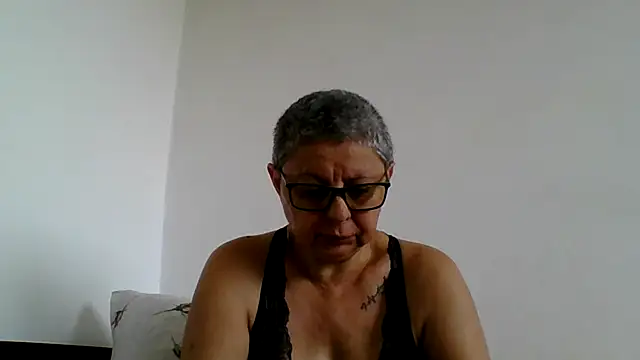 Snapshot of roseblak42 chatting on July 2, 3:51 pm roseblak42 online show from July 2, 3:51 pm